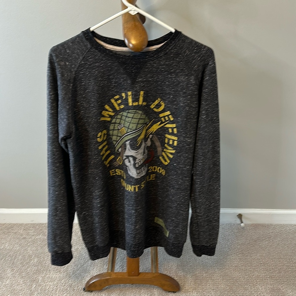 Grunt Style grey knit long sleeved shirt size medium